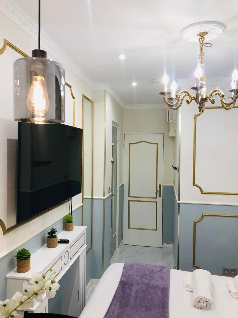 De Luxe * Paris